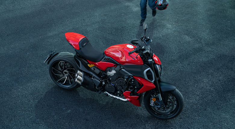 2026 Ducati Diavel V4 - Red - Image 8