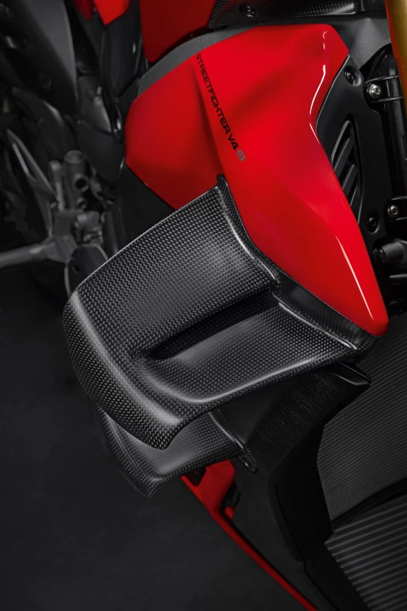 96982121AA - Carbon Fiber Wings - Streetfighter V4 - Image 3