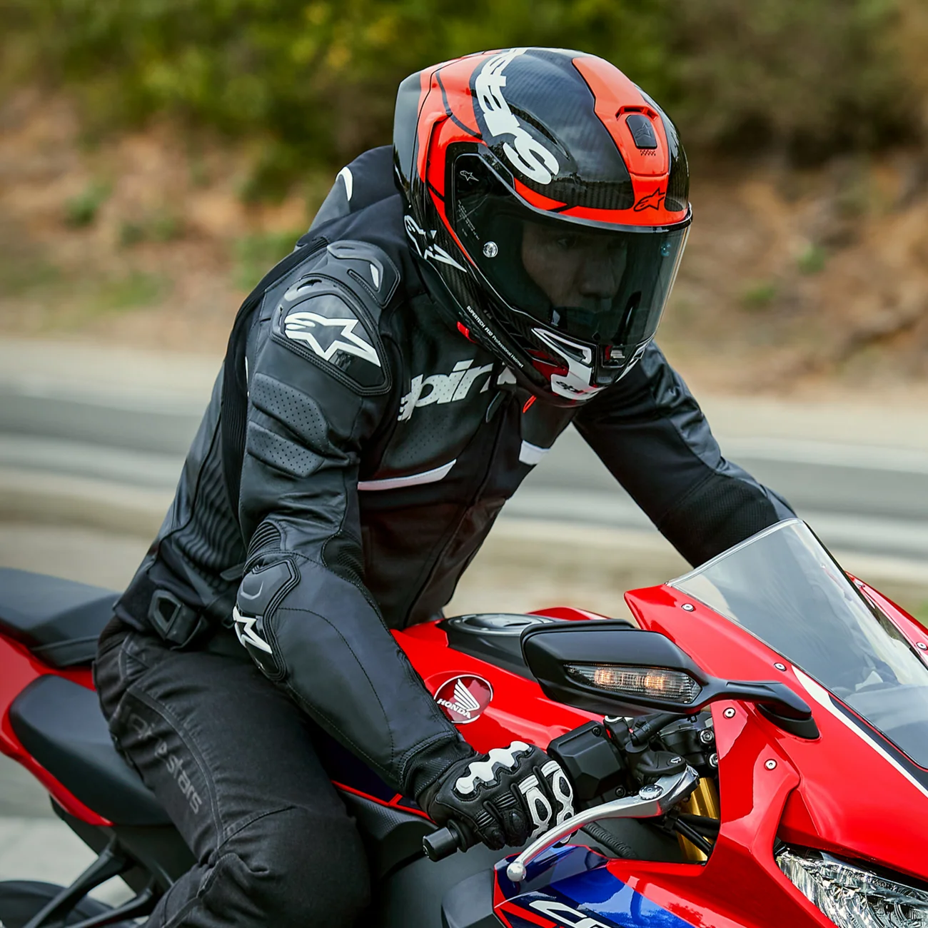 Alpinestars - Supertech R10 Helmet - Element - Carbon/Red/White - Image 10