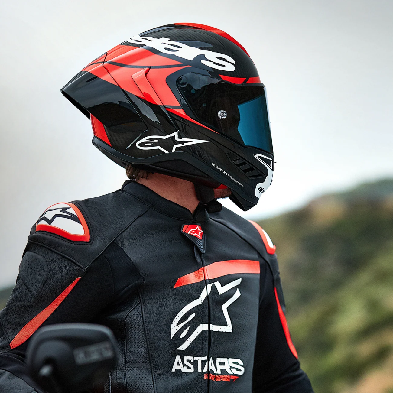 Alpinestars - Supertech R10 Helmet - Element - Carbon/Red/White - Image 9