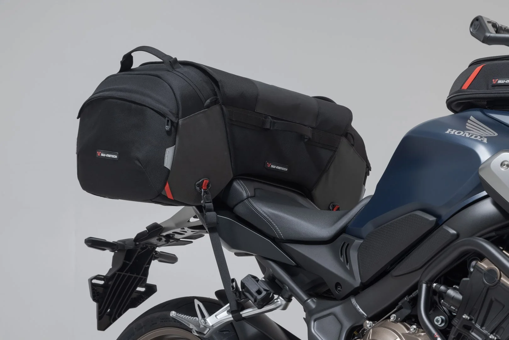 BC.HTA.00.301.30000 - SW-MOTECH - PRO Travelbag tail bag - 1680D Ballistic Nylon /Anthracite 65 l - BLACK - Image 5