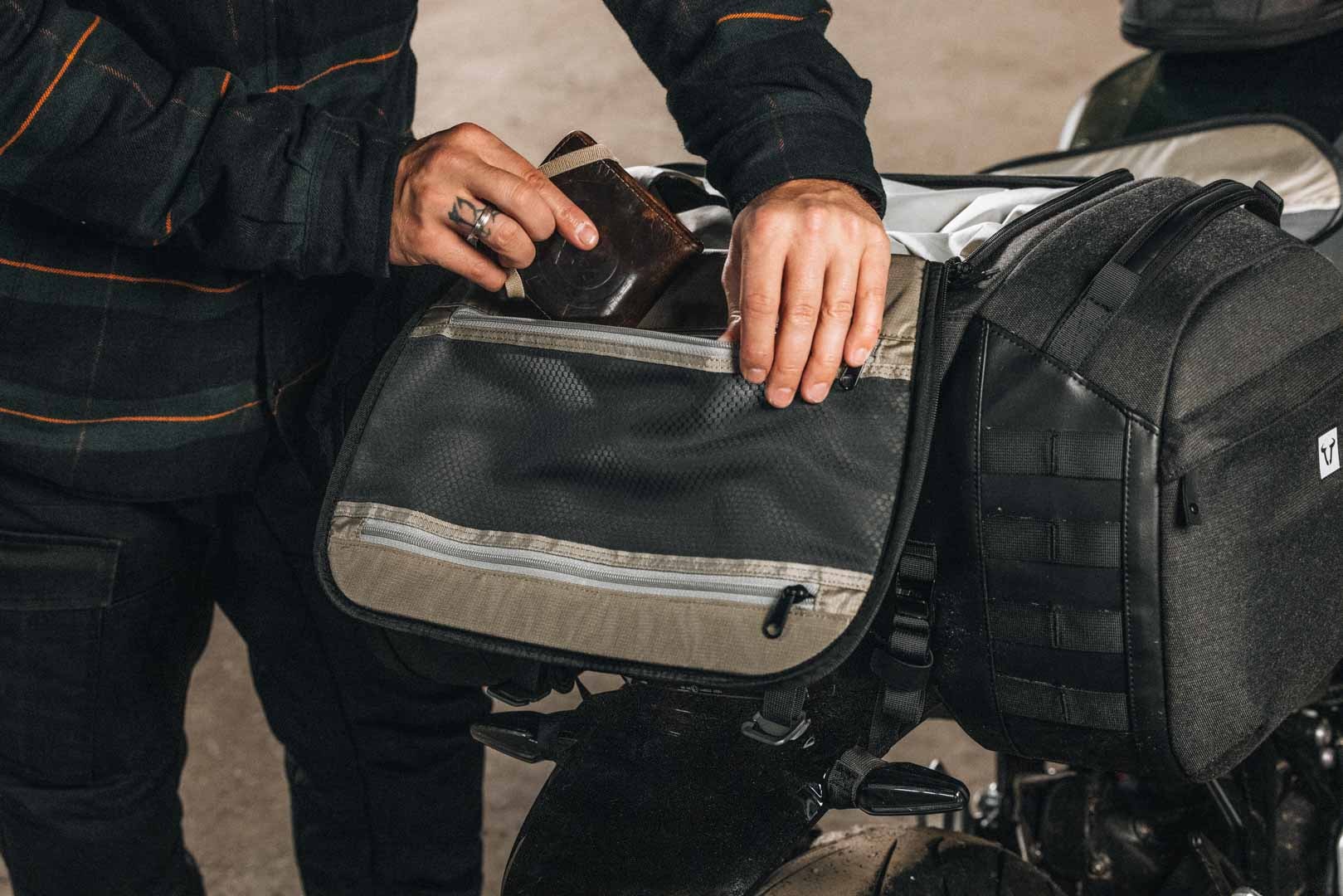 BC.HTA.00.405.20000 - SW-MOTECH - Legend Gear tail bag LR5 - 52 l - BLACK - Image 5