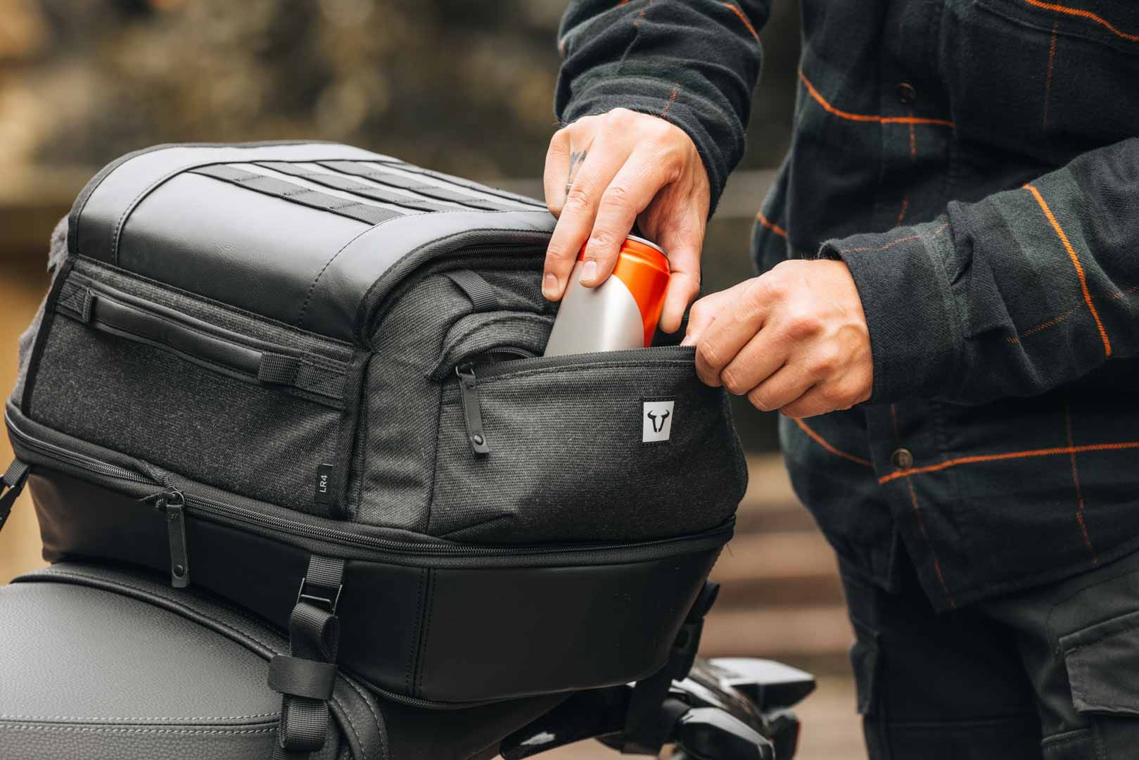 BC.HTA.00.406.20000 - SW-MOTECH - Legend Gear tail bag LR4 -  18-25 l - BLACK - Image 3