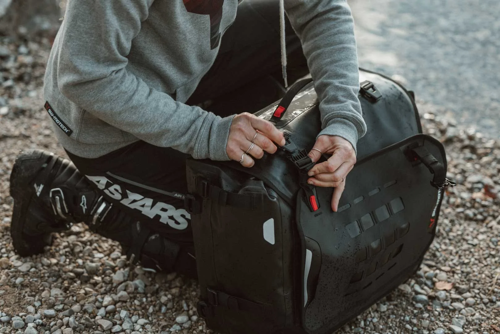 BC.SYS.00.006.12000R - SW-MOTECH - SysBag WP L with right adapter plate - 27-40l Waterproof For side carriers/carriers - Image 5