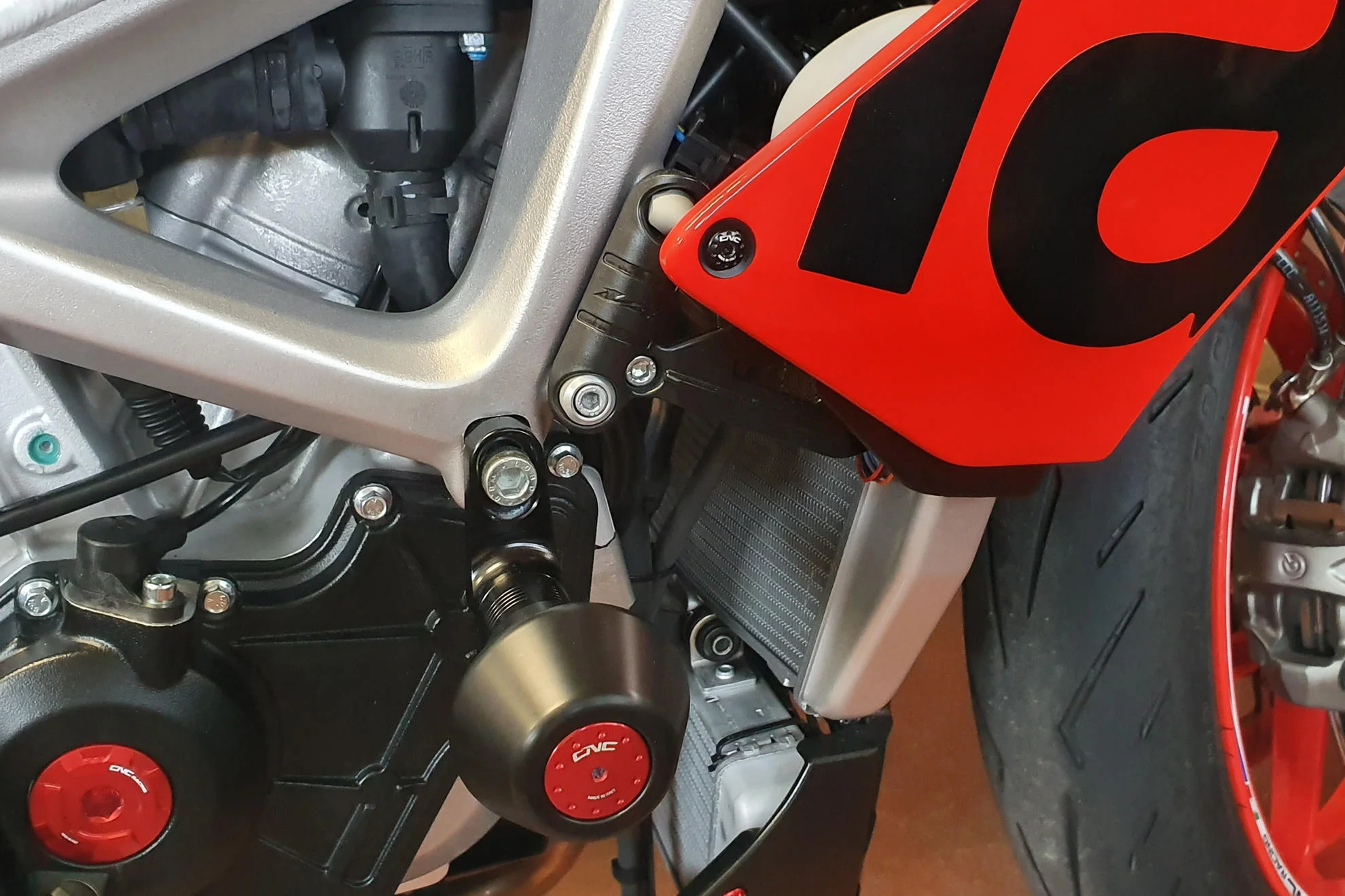 KV316 - CNC Racing Screw kit - Multi use for Ducati Hypermotard 821/939, Aprilia Tuono V4, and MV Agusta F3 / B3  (675 / 800) models - Image 2