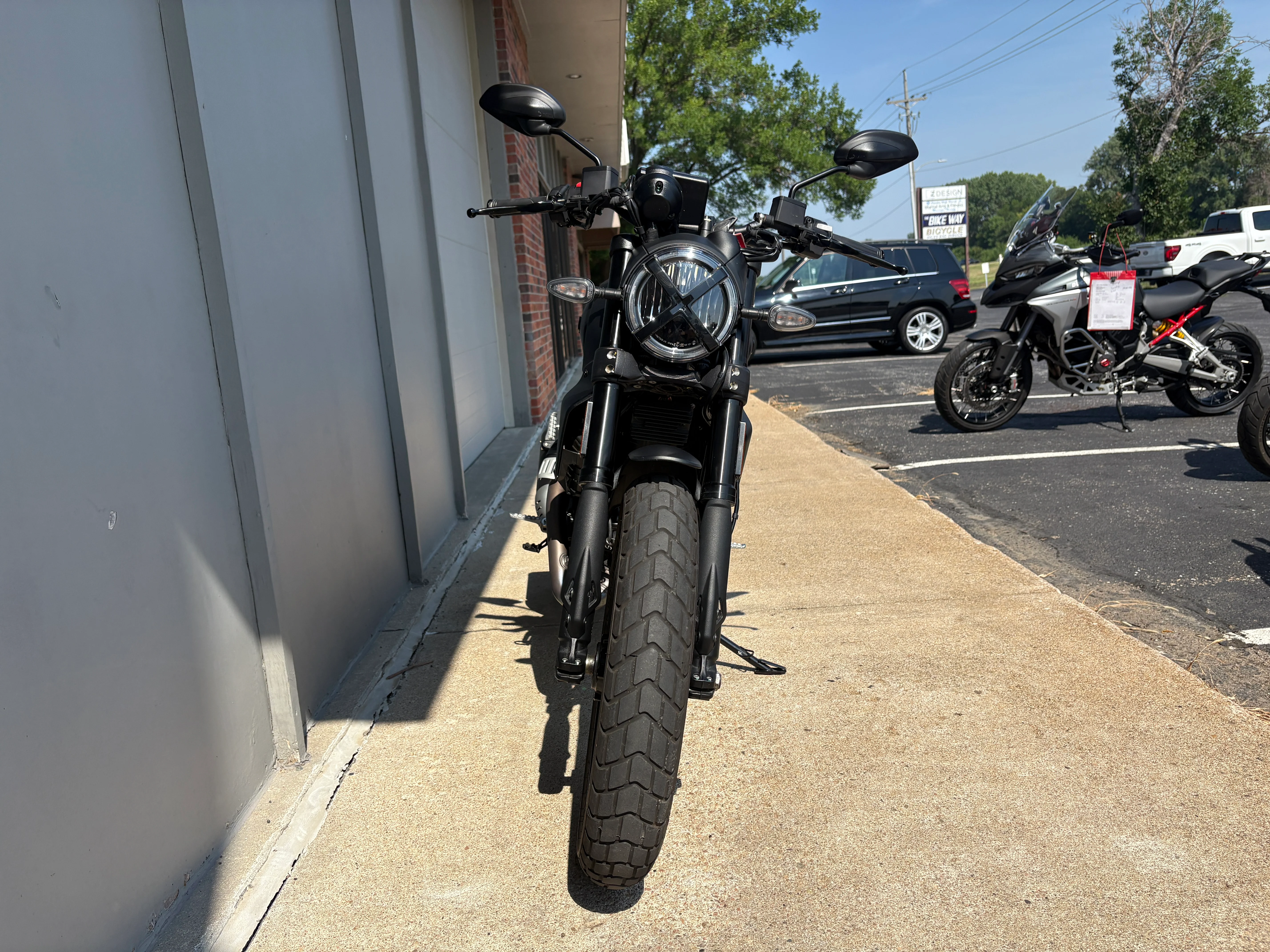 PREMIUM PREOWNED 2025 Ducati Scrambler Icon Dark (2345) - Image 8