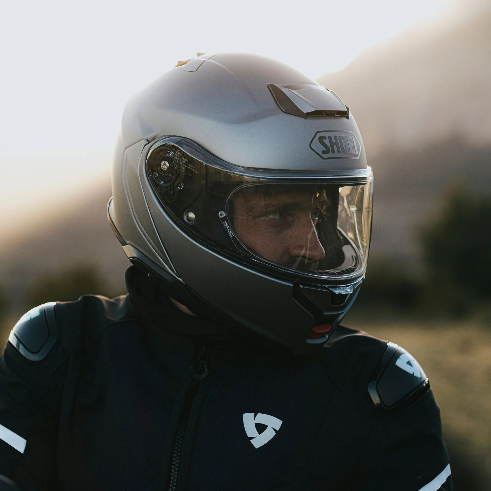 SHOEI - Neotec 3 - BLACK - Image 8